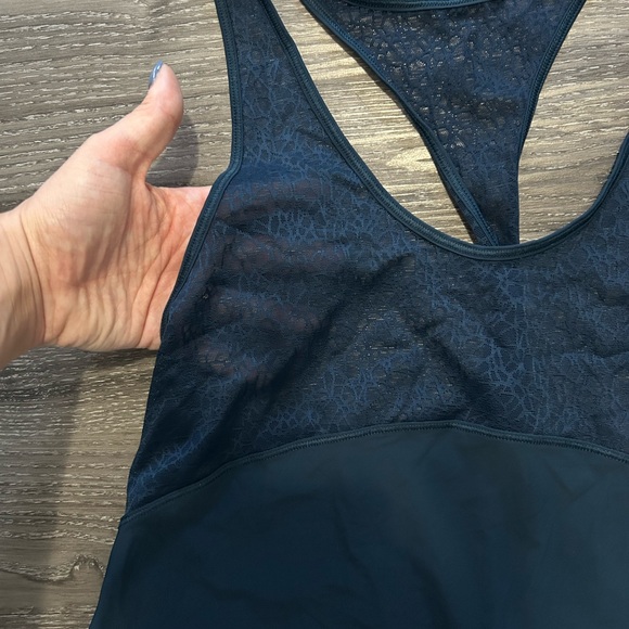 Lululemon Twist & Train Tank (size 6) - Picture 2 of 3